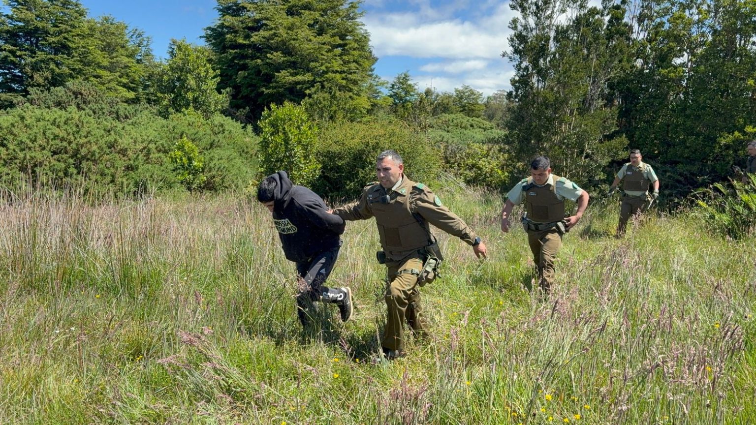 Carabineros De Puerto Varas Detienen A Tres Sujetos Tras Robo Y